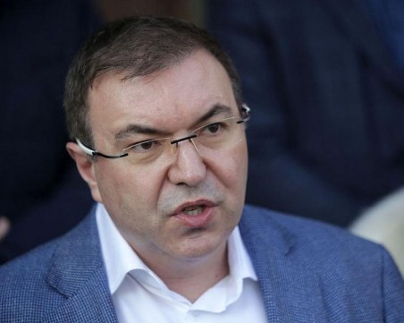 Проф. Ангелов: Стойчо Кацаров се опитва да прави и президента на глупак, пари за медиците има