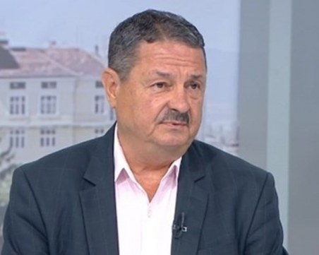 Проф. Георги Рачев: Валежите няма да потушат пожарите у нас