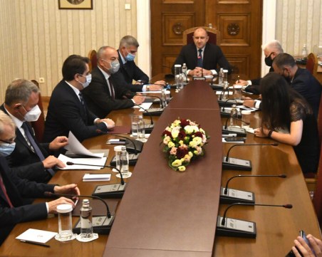 Радев: България е на трето място по смъртност от COVID-19 в ЕС, това е много тревожно