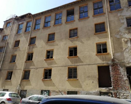 Разпродават рушащия се Тютюнев град на Пловдив