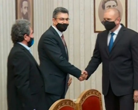 Румен Радев подписа указа за кабинет на ИТН, на ход е парламентът