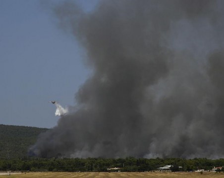 В Гърция въведоха ограничения по пътищата заради пожарите