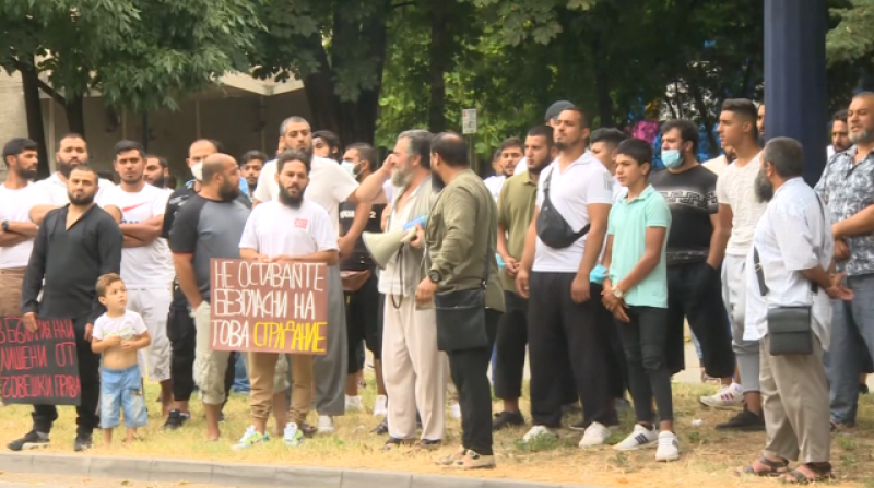 Близки на Ахмед Муса излязоха на протест пред съда в Пазарджик