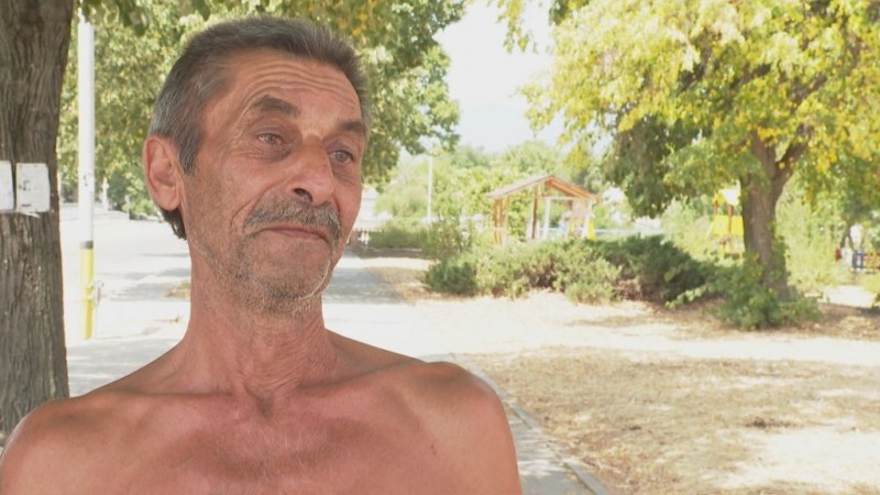 Мъжът, спасил 90-годишна жена от горяща къща в Старосел - строител, готов да помага отново
