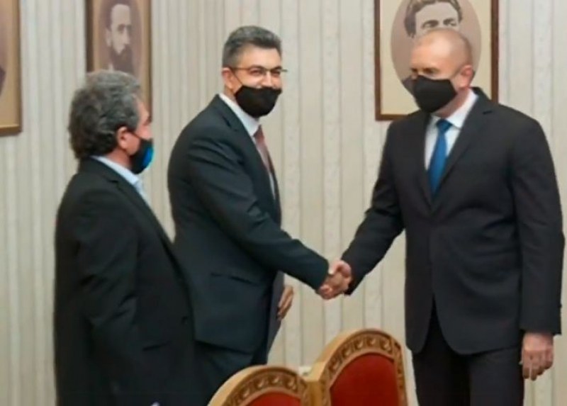 Румен Радев подписа указа за кабинет на ИТН, на ход е парламентът