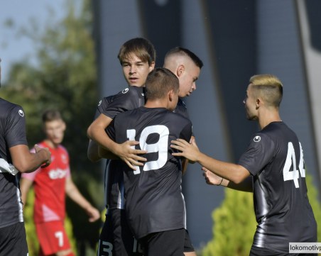 Дубълът на Локомотив започна с победа в Трета лига