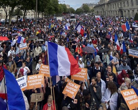 Антиковид протестите във Франция не стихват, настанаха размирици