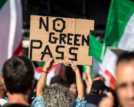Мащабни протести в Италия и Франция срещу Covid пропуските