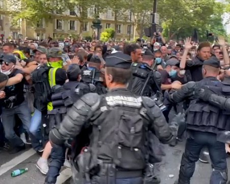 След протестите: Смекчават изискванията за здравен Covid пропуск във Франция