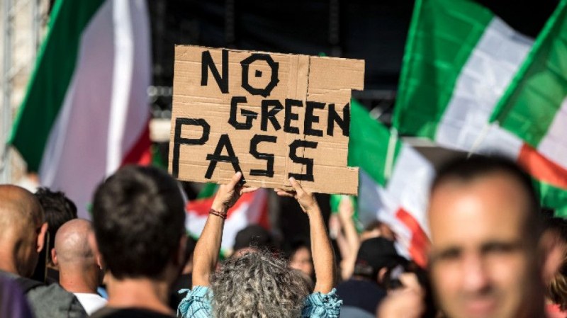 Мащабни протести в Италия и Франция срещу Covid пропуските