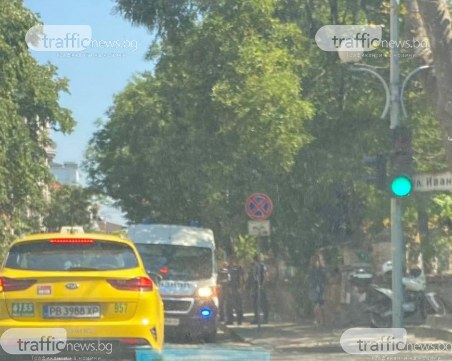 Кола помете пешеходец в центъра на Пловдив, мъжът е в болница