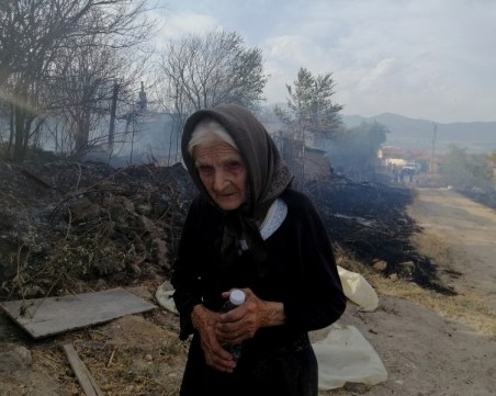 Откриха дарителска сметка на баба Мария от Старосел, която се превърна в герой след пожара