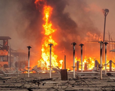 Повече от 400 души бяха евакуирани от жилищата им заради горски пожар и Италия