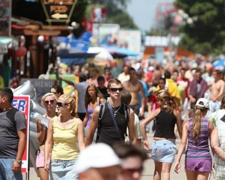 Слънчев бряг пълен, но търговците недоволни: Туристите са бедни