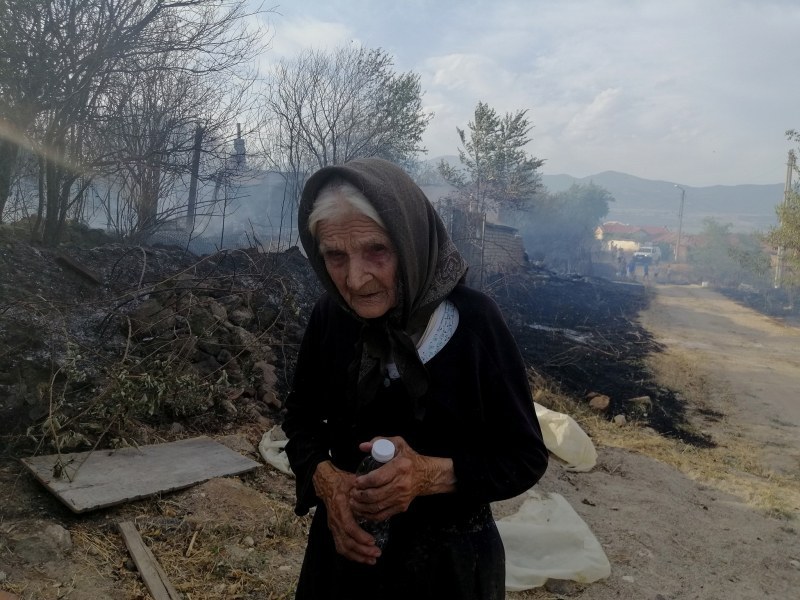 Откриха дарителска сметка на баба Мария от Старосел, която се превърна в герой след пожара