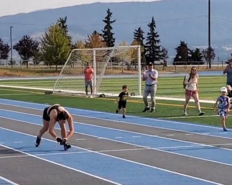 Канадка с рекорд на бягане на четири крака