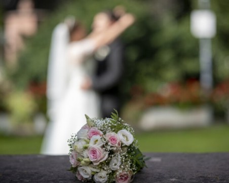 Младоженци с COVID-19 вдигнаха сватба в Северна Македония, заразиха гостите си
