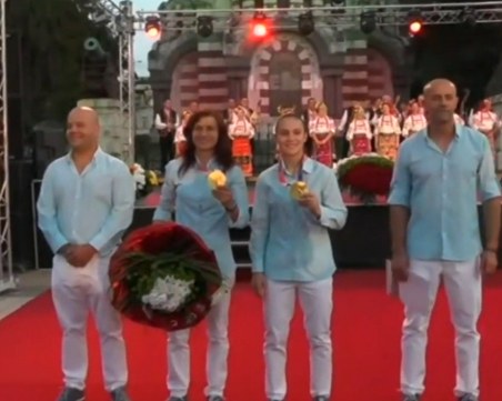 В Плевен посрещнаха олимпийските шампионки Ивет Горанова и Стойка Кръстева