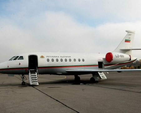 Правителствен самолет прибира български ученици заразени с коронавирус в Австрия