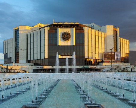 Ръководството на НДК подаде оставка