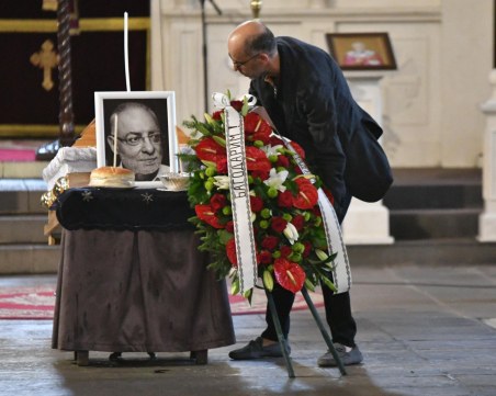 Стотици близки и приятели изпратиха Радосвет Радев