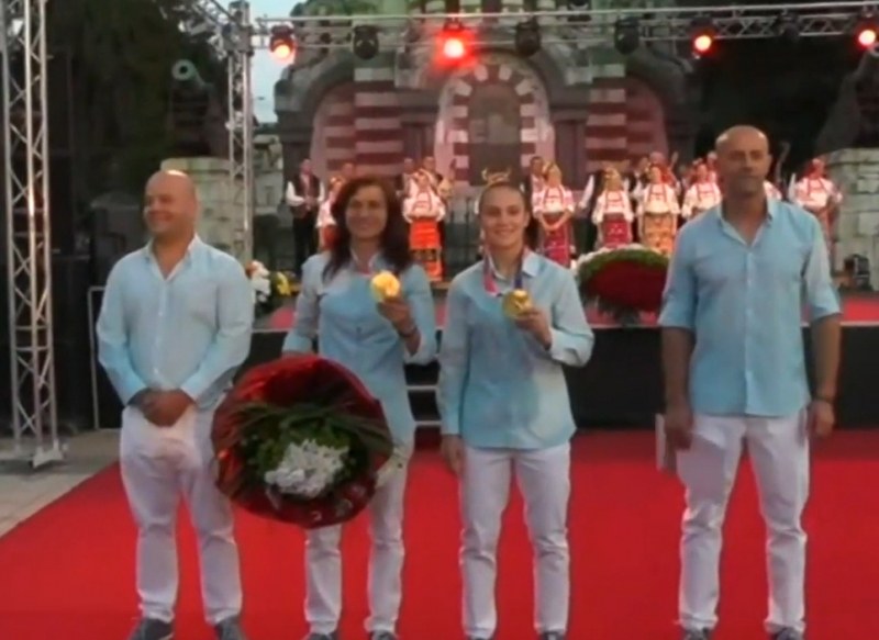 В Плевен посрещнаха олимпийските шампионки Ивет Горанова и Стойка Кръстева