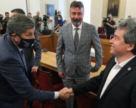 Хванаха се за гушите: Тошко Йорданов разкри какво е искал Христо Иванов, Манолова разказа за среща със Слави