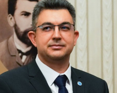 Утре в парламента гласуват оттеглянето на Пламен Николов