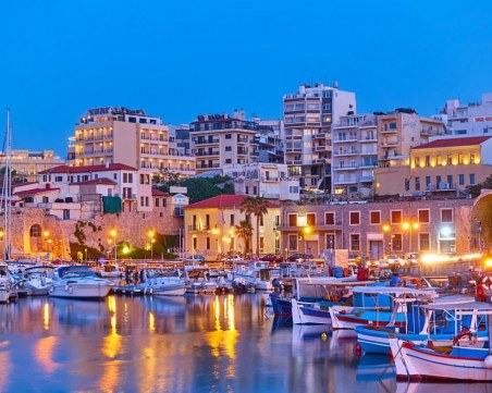 Забраниха музиката и излизането в нощните часове на остров Крит