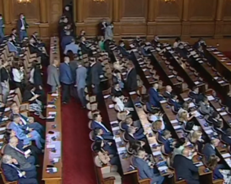 Депутатите от ИТН напуснаха пленарната зала