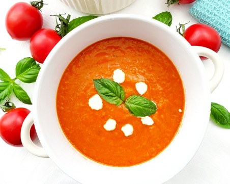 Лятна доматена супа