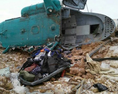 Осем са в неизвестност след катастрофа на туристически самолет в Русия