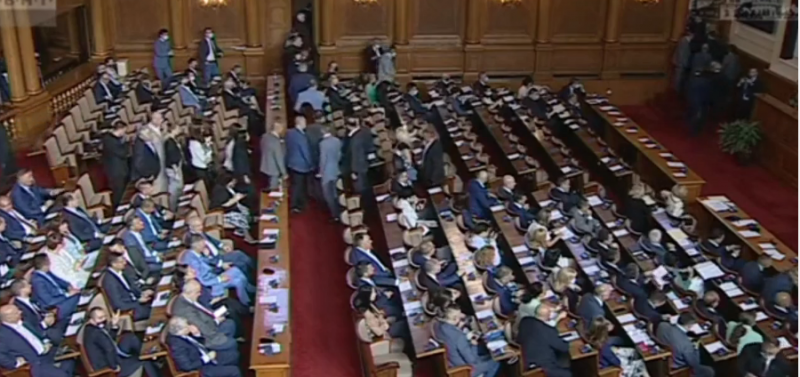Депутатите от ИТН напуснаха пленарната зала