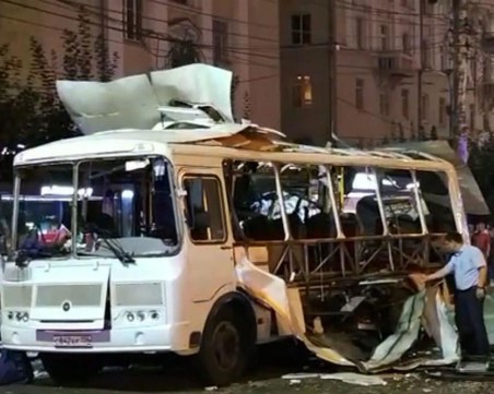 Автобус избухна в Русия, има загинал