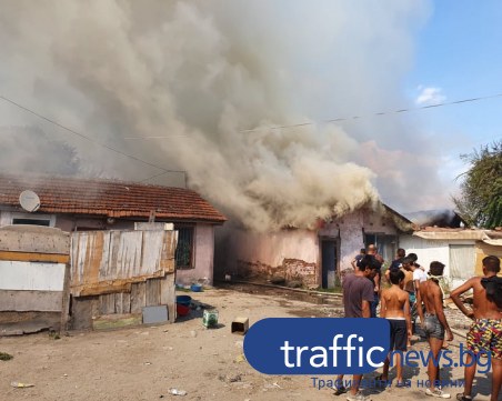 Голям пожар гори в Столипиново, обхванал е няколко къщи