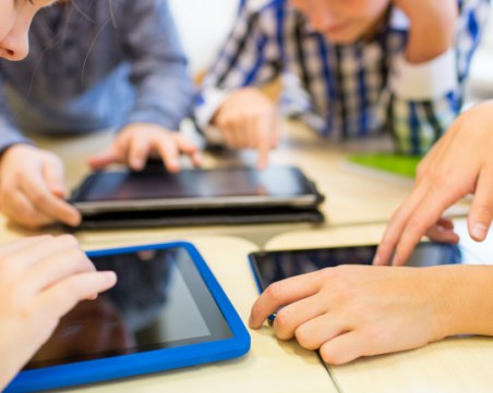 МОН обяви обществена поръчка за закупуване на 24 500 таблета