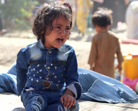 На ръба на хуманитарна катастрофа: ООН призова за отваряне на границите за бягащи от Афганистан