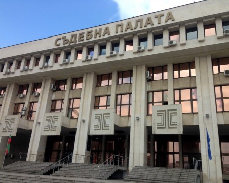 Оставиха в ареста обвинения за жестокото убийство в Бургас