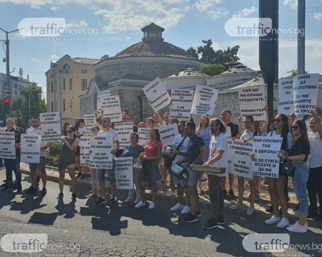 РЗИ покани на среща ресторантьорите заради протестите - обсъждат мерките при новата вълна