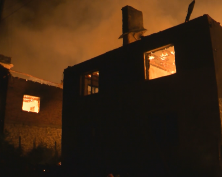 6 къщи и редица постройки изгоряха в големия пожар във велинградско село