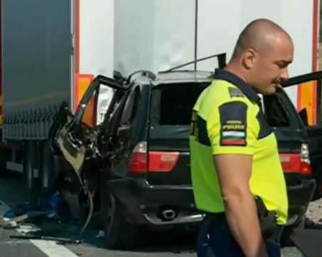 Джип с немска регистрация се е врязал в тирa на АМ 