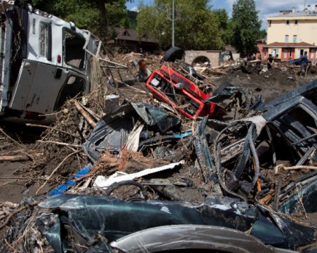 Расте броят на загиналите от наводненията в Турция, в неизвестност са стотици