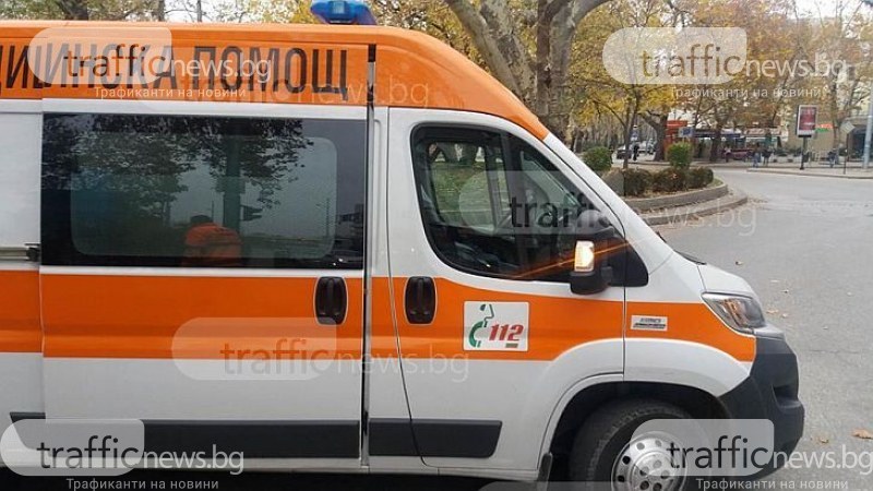 Два автобуса се удариха челно в Прослав, на единия шофьор му прилошало