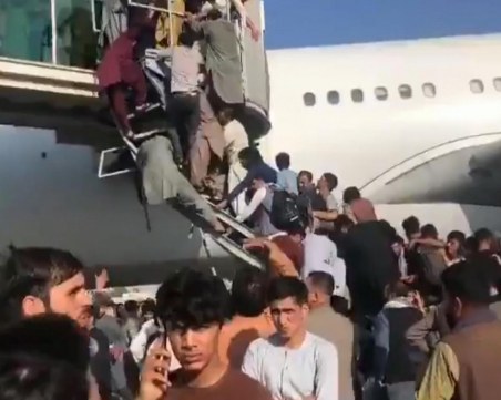 Отмениха всички пътнически полети на летището в Кабул