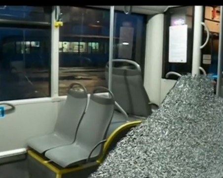 Пребиха жена с бокс в автобус след забележка за липсваща маска