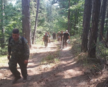 Продължава гасенето на пожара над Югово