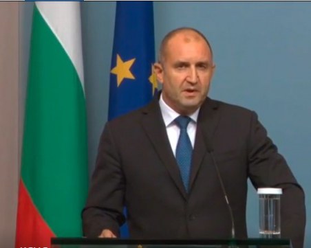 Румен Радев след  Консултативния съвет: Две кризи - здравната и мигрантската - ще доминират през есента