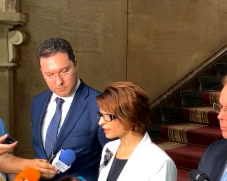 ГЕРБ: Кирил Петков да си покаже нотариално заверената молба за канадското си гражданство