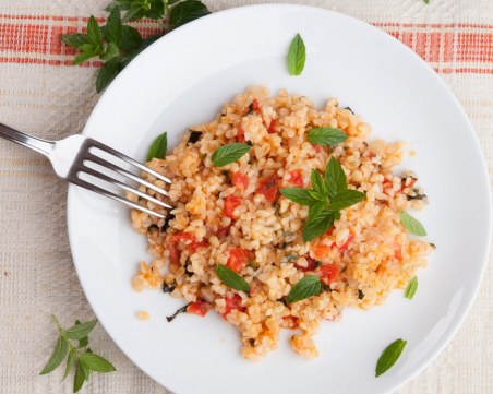 Лесна рецепта за булгур с домати