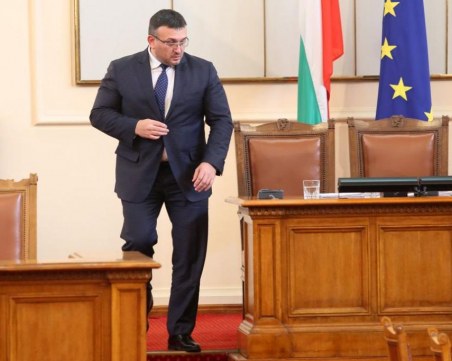 Младен Маринов се извини за полицейското насилие по време на протестите